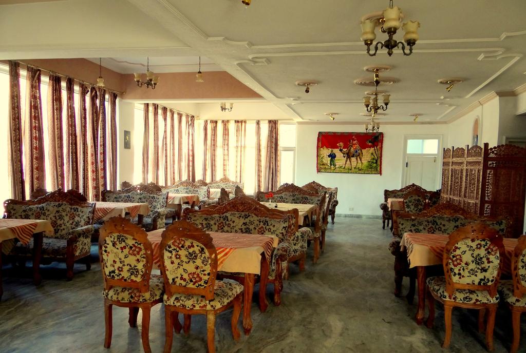 Mashoo Resort Manali Restaurant