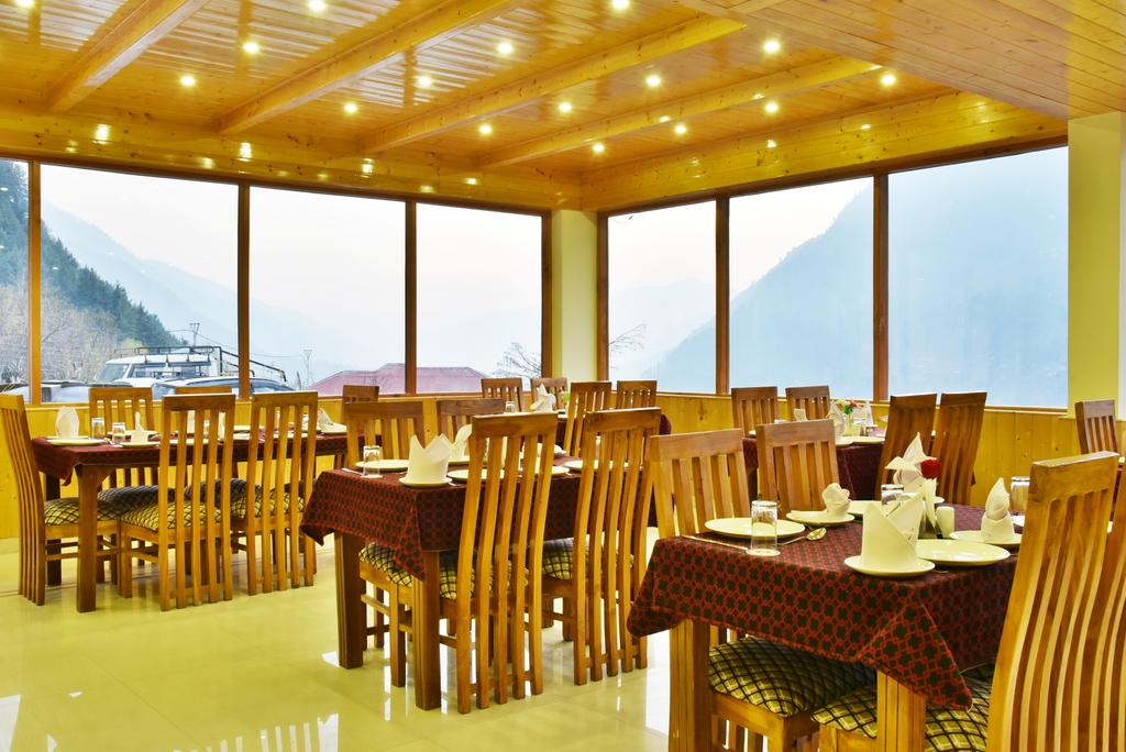 Whistling Pines Resorts And Spa Manali Restaurant